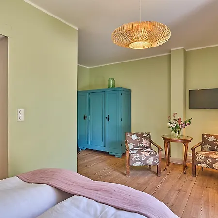 Gutshaus 3*