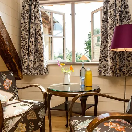 Gutshaus Bed & Breakfast 3*