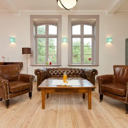 Gutshaus - Zwischen Malchow, Waren-mueritz Nahe Mecklenburgische Seenplatte 住宿加早餐酒店 4*